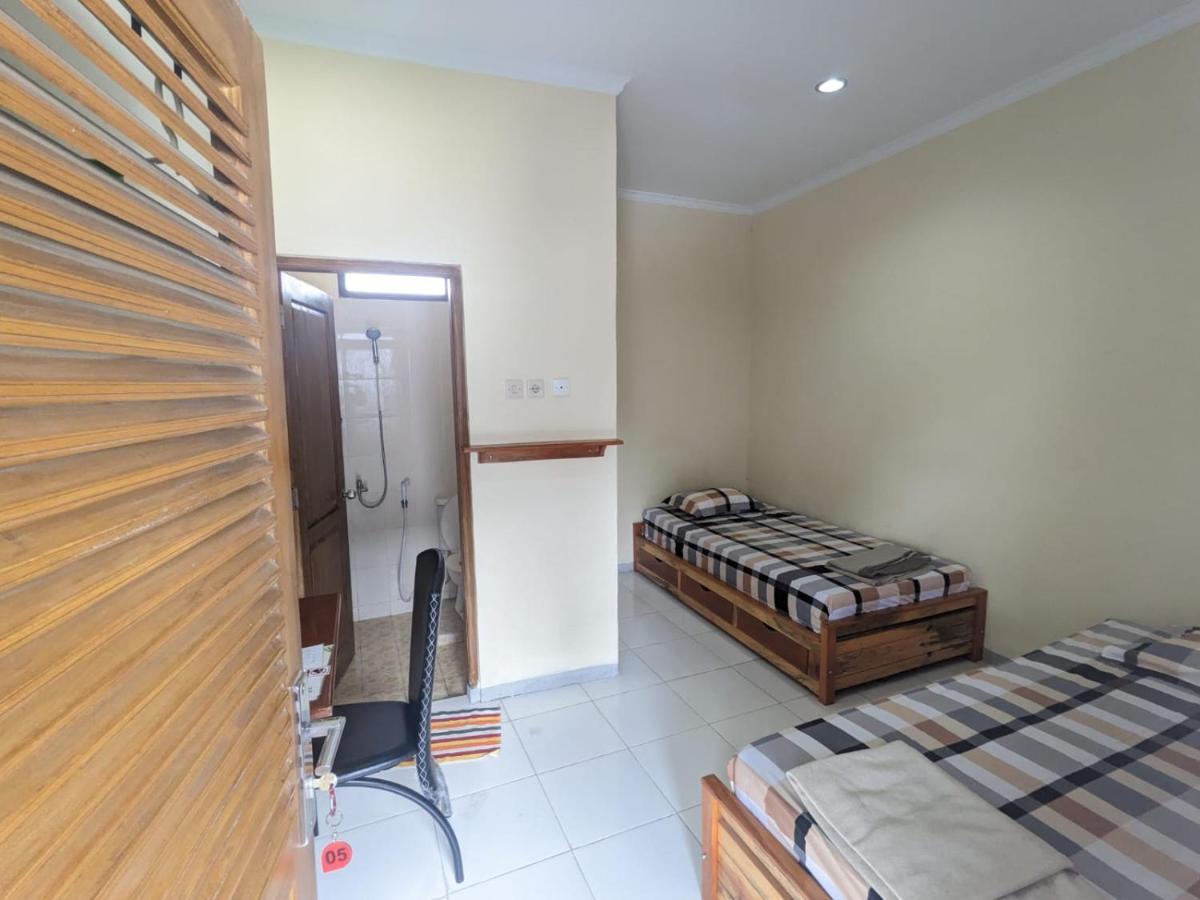 Rumah Pagar Merah Homestay Yogyakarta Exterior foto